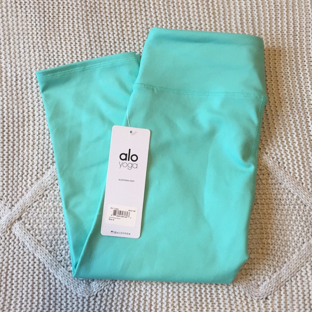 NWT Alo Yoga crops - S - Island Green Glossy